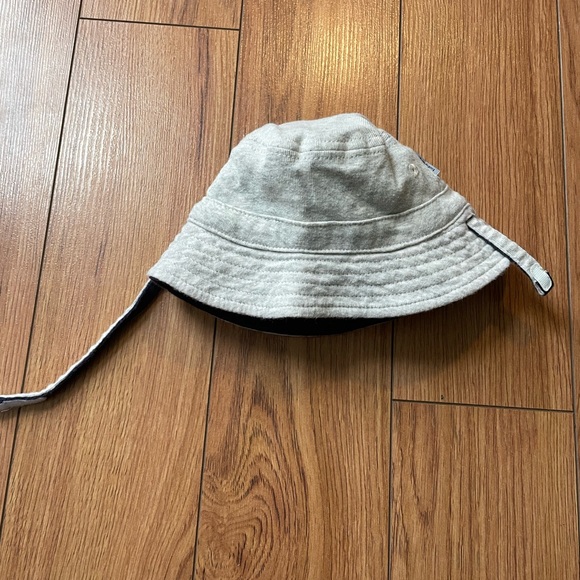 Baby Gap Reversible Bucket Hat - Picture 3 of 5